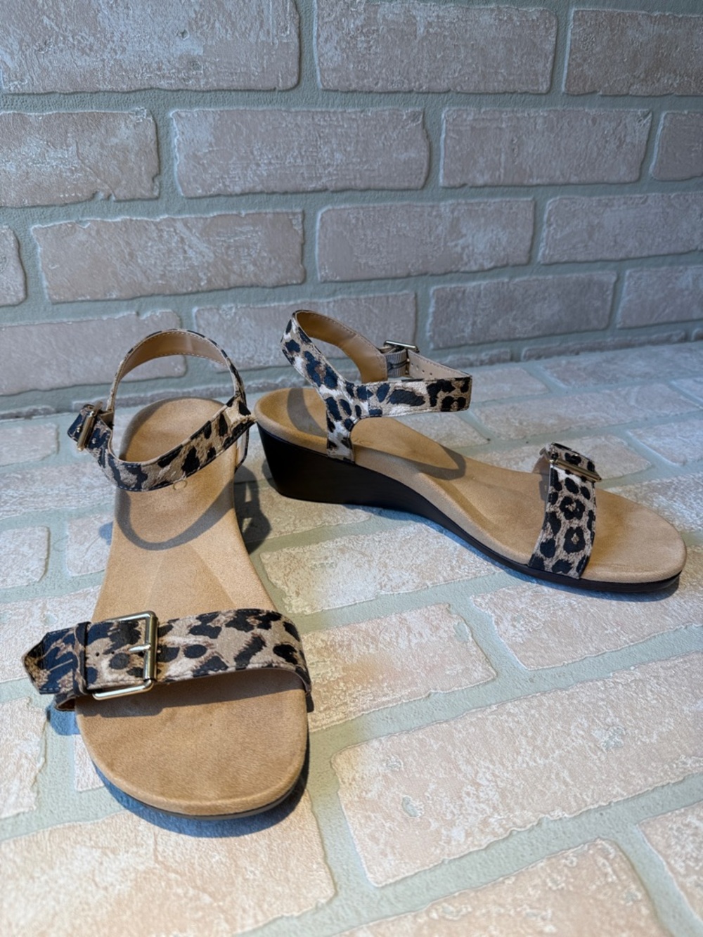 Vionic Nellie Leopard Print Orthotic Leather Ankle Strap Wedge Sandals